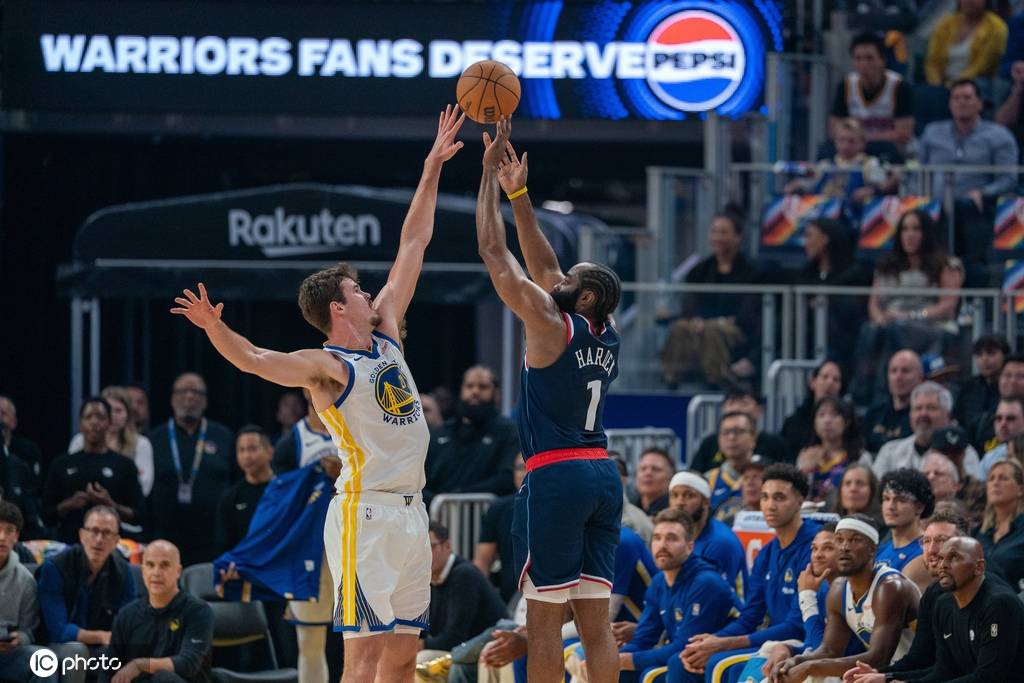 库里19+8哈登下半场0分 勇士轻取快船两连胜